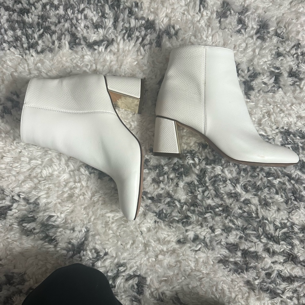 XOXO Off-White booties/boots